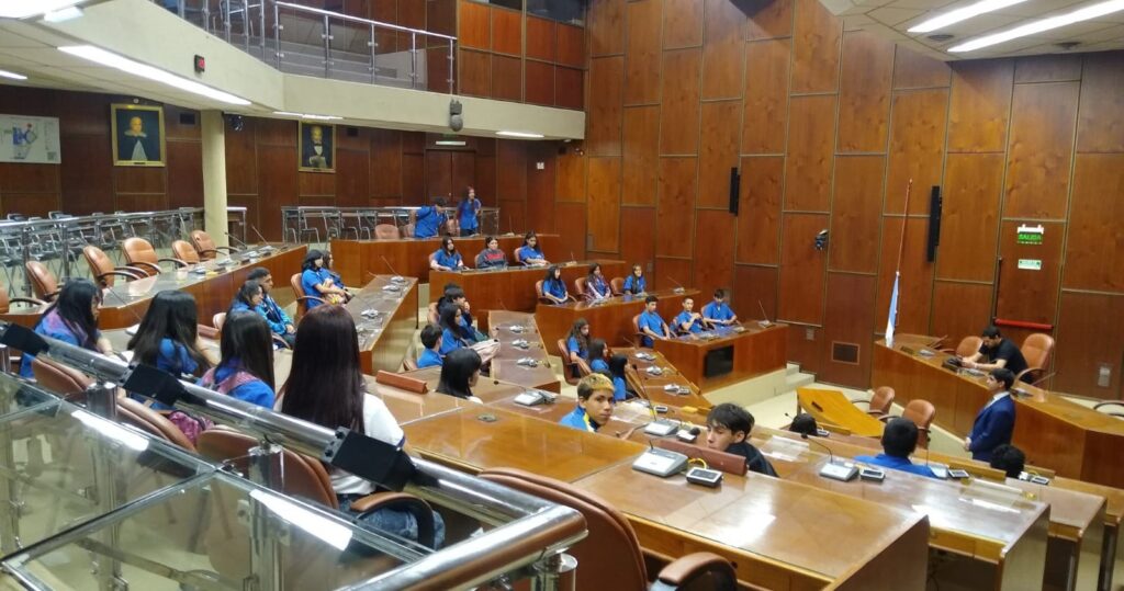 “DEL AULA A LA LEGISLATURA”