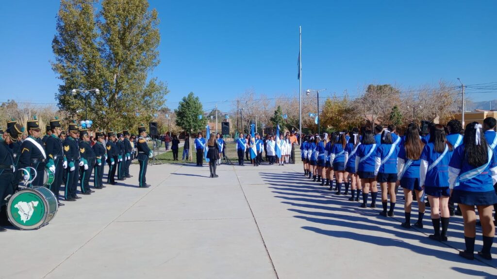 Jóvenes de sexto año reafirmaron su lealtad a la Bandera
