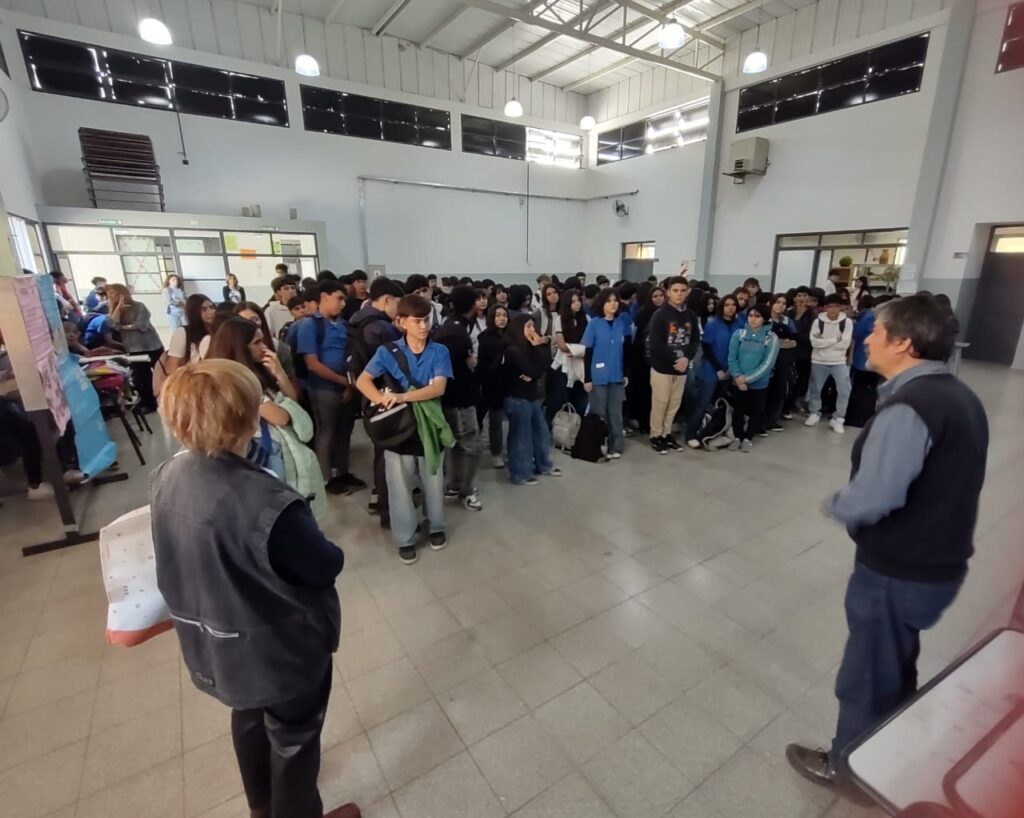 Celebración del Día del Trabajador en la Escuela Ingeniero Enrique Mosconi